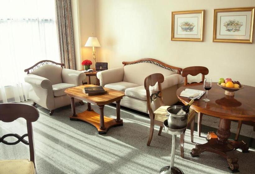 سوییت, Waterfront Cebu City Hotel & Casino