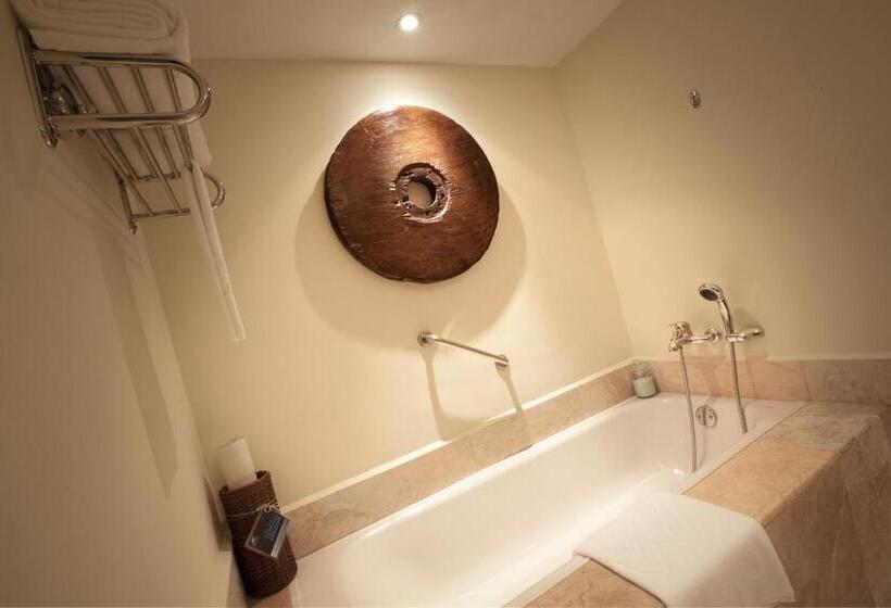 سوییت اجرایی, Waterfront Cebu City Hotel & Casino