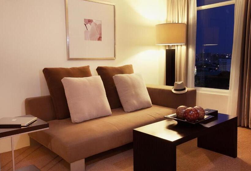 سوییت اجرایی, Waterfront Cebu City Hotel & Casino