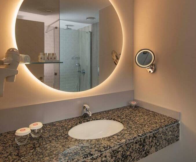 Quarto Superior Quádruplo, Akra Kemer