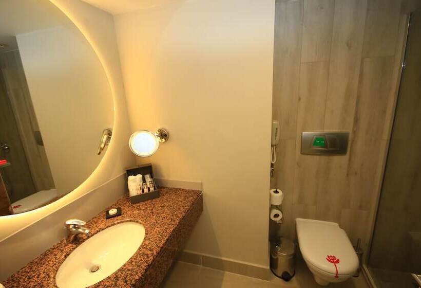Quarto Superior Quádruplo, Akra Kemer