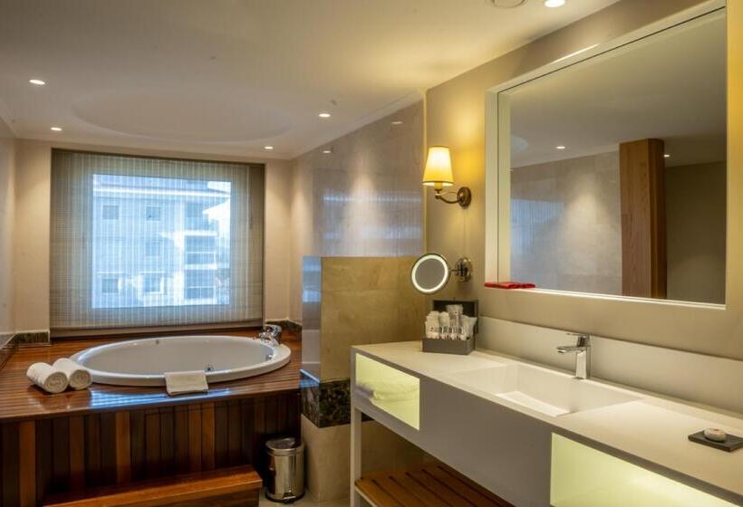 オーシャンビューデラックススイート, Akra Kemer