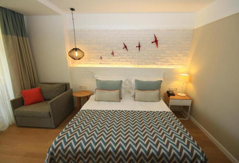 スタンダードルーム, Akra Kemer