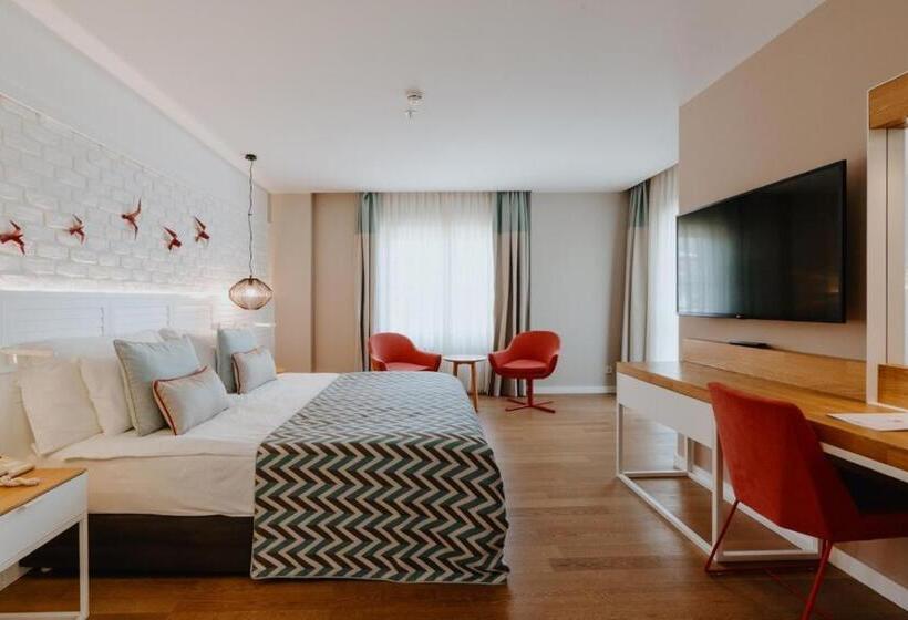 オーシャンビューデラックススイート, Akra Kemer