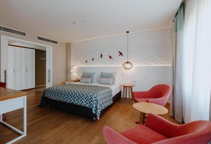 オーシャンビューデラックススイート, Akra Kemer