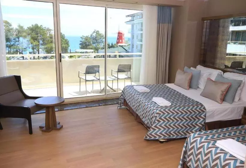 اتاق لوکس با چشم‌انداز دریا, Akra Kemer