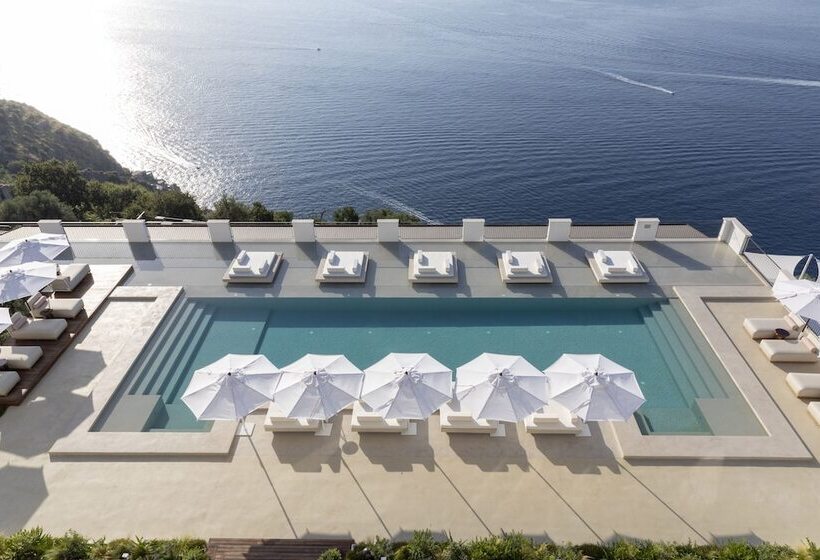 جناح مزود بحمام سباحة, Furore Grand