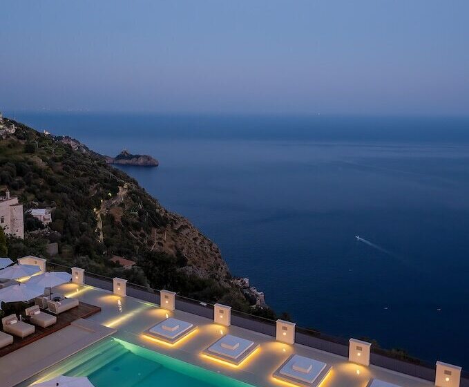 جناح مزود بحمام سباحة, Furore Grand