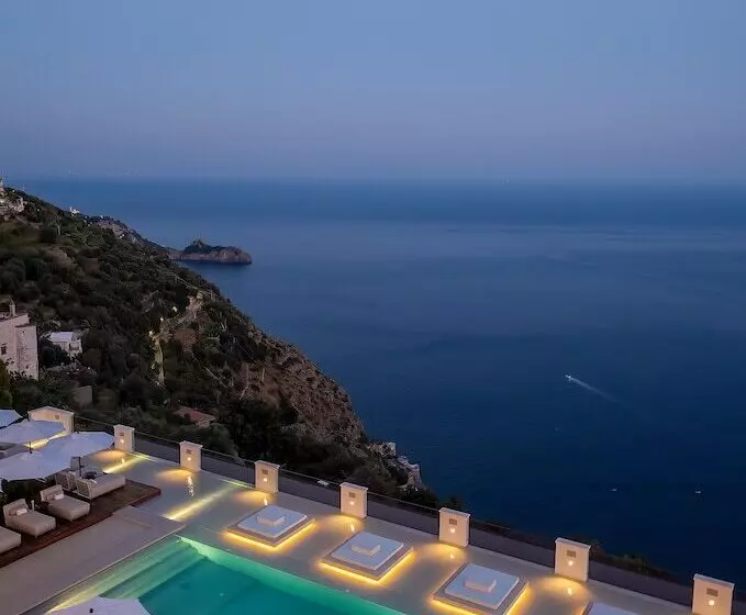 سوییت با استخر, Furore Grand