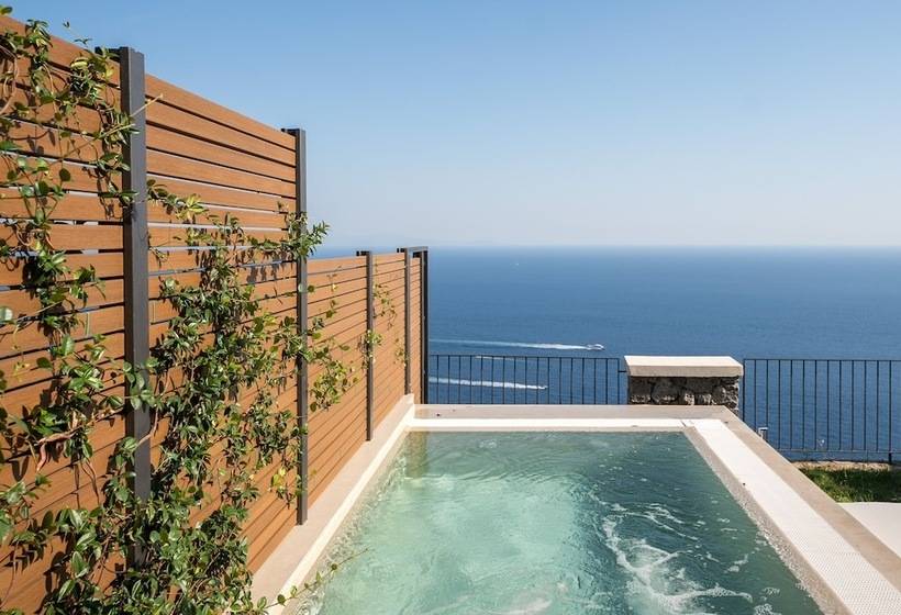 جناح مزود بحمام سباحة, Furore Grand