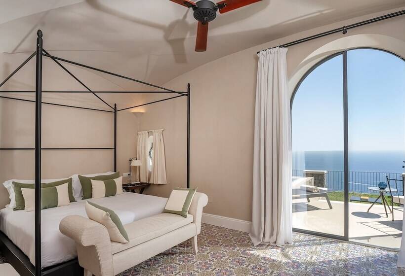 جناح مزود بحمام سباحة, Furore Grand