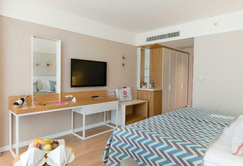 Quarto Estandar, Akra Kemer
