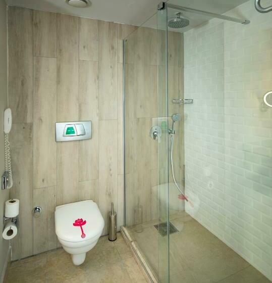 スタンダードルーム, Akra Kemer