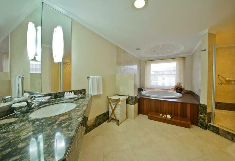 オーシャンビューデラックススイート, Akra Kemer