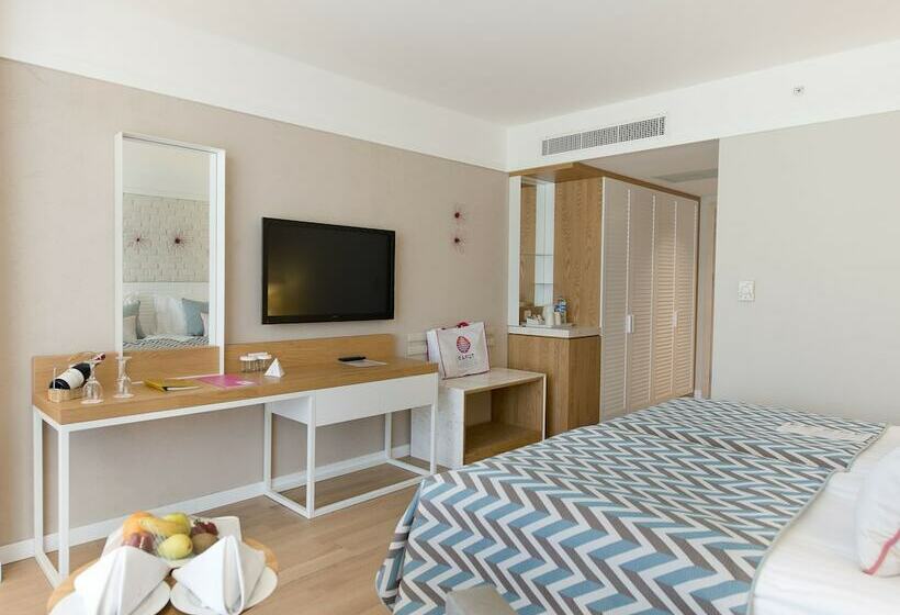 Quarto Superior Quádruplo, Akra Kemer