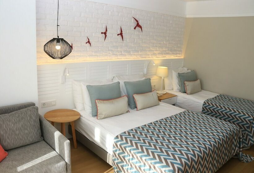 スーペリアの４人部屋, Akra Kemer