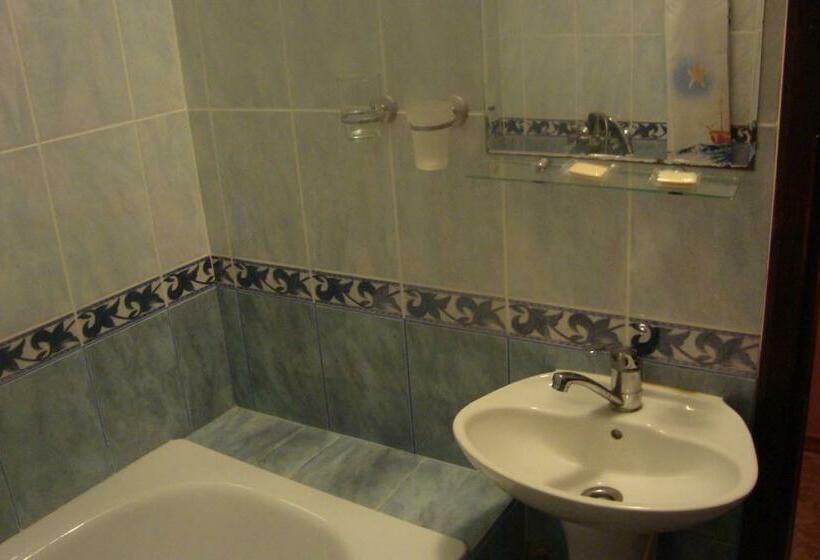 スタンダードトリプルルーム, Garchev Han