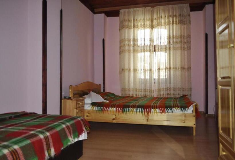 スタンダードトリプルルーム, Garchev Han