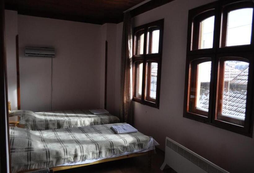 スタンダードルーム, Garchev Han