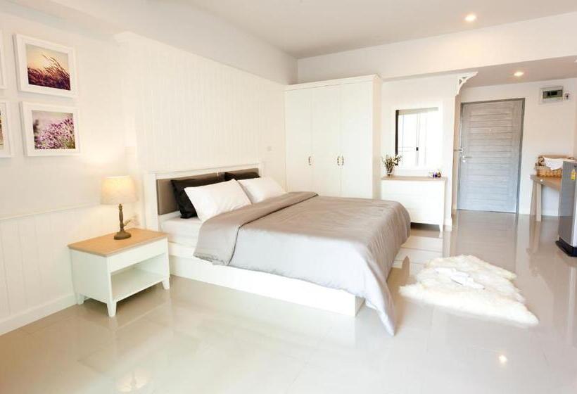 غرفة كلاسيكية سرير كينج, The Eight