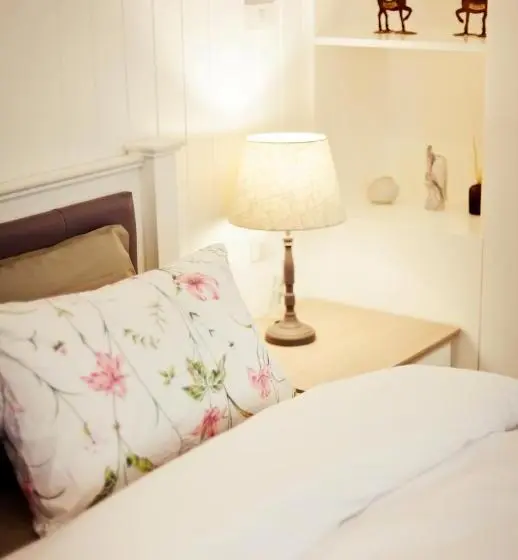 Superior-huone, The Eight