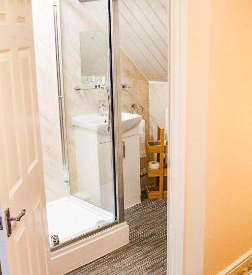 Семейный Номер, The Shoulder Of Mutton Inn