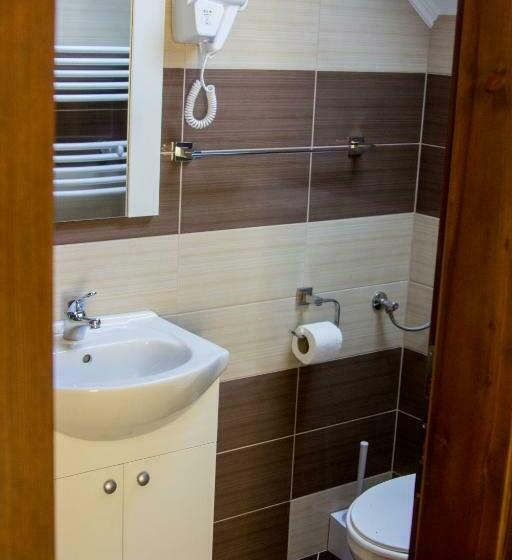 غرفة قياسية, Hazanéző Panzió