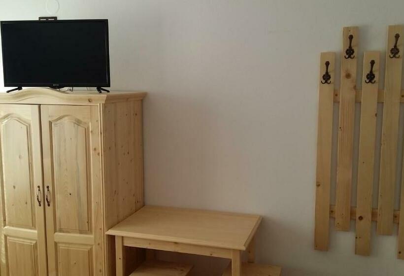 غرفة قياسية, Hazanéző Panzió