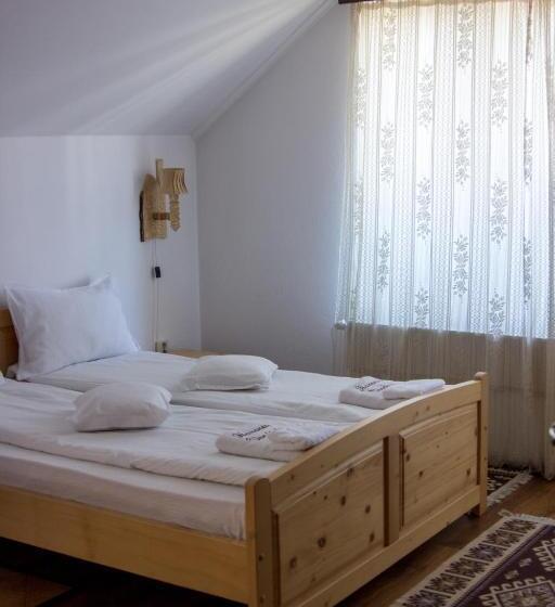 غرفة قياسية, Hazanéző Panzió