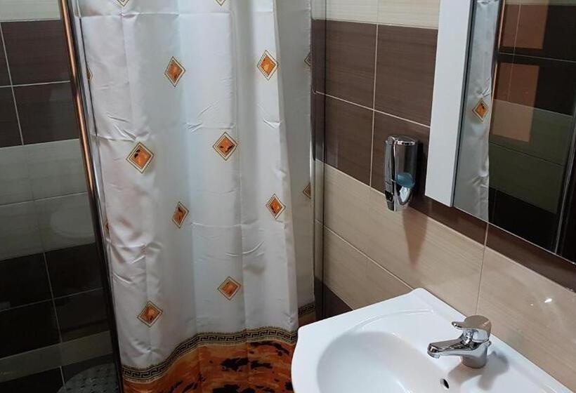 غرفة قياسية, Hazanéző Panzió