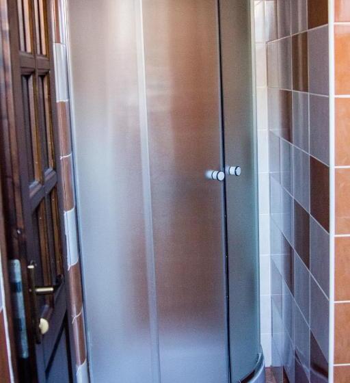 غرفة قياسية ثلاثية, Hazanéző Panzió