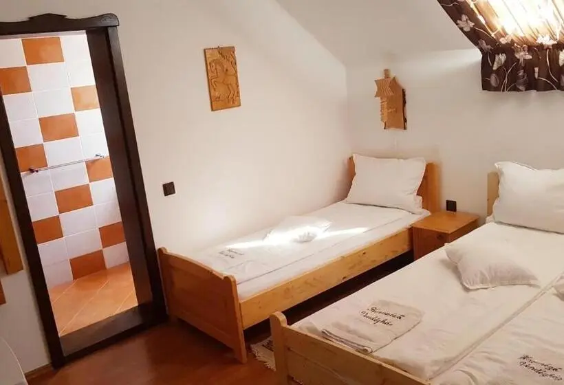 ファミリールーム, Hazanéző Panzió