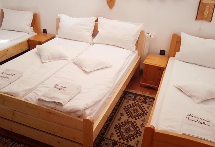 غرفة عائلية, Hazanéző Panzió