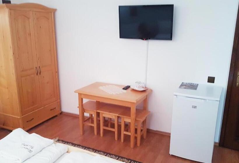 غرفة عائلية, Hazanéző Panzió