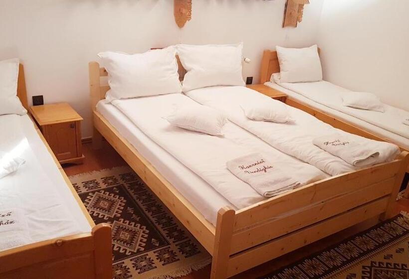 اتاق خانوادگی, Hazanéző Panzió