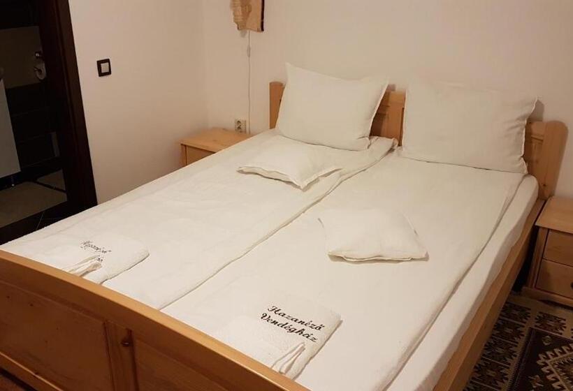 غرفة قياسية, Hazanéző Panzió