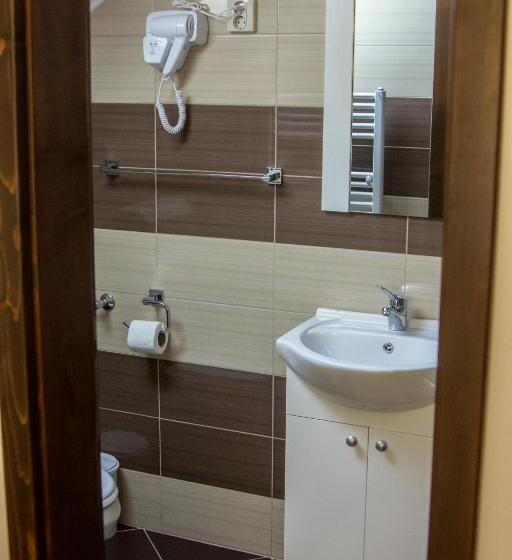 غرفة قياسية, Hazanéző Panzió