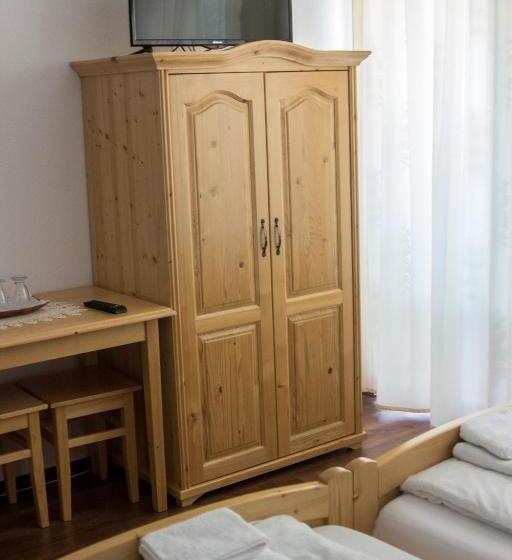 غرفة قياسية, Hazanéző Panzió