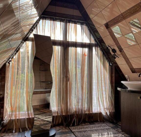 ガーデンビュースタンダードルーム, панівецька садиба