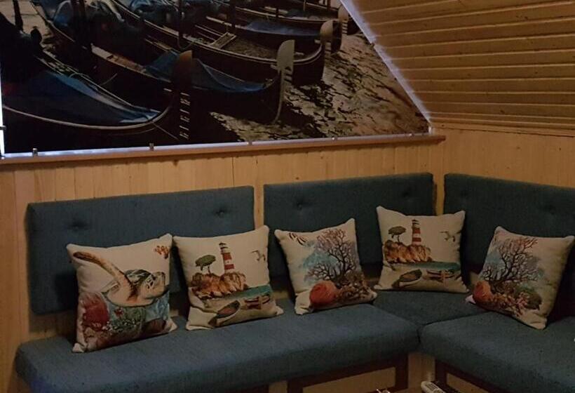 デラックスルーム, панівецька садиба