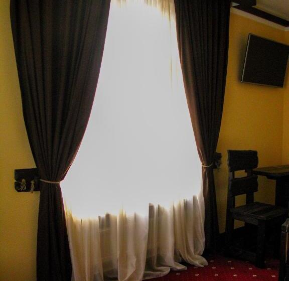 سوییت جونیور, Dniprovskiy Dvir