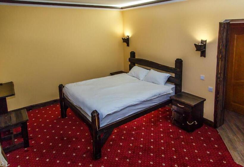 سوییت جونیور, Dniprovskiy Dvir