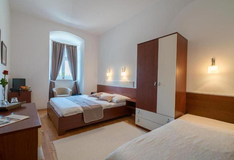 标准三人间, Kúria Beckov Penzión