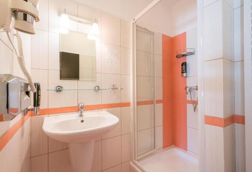 标准三人间, Kúria Beckov Penzión