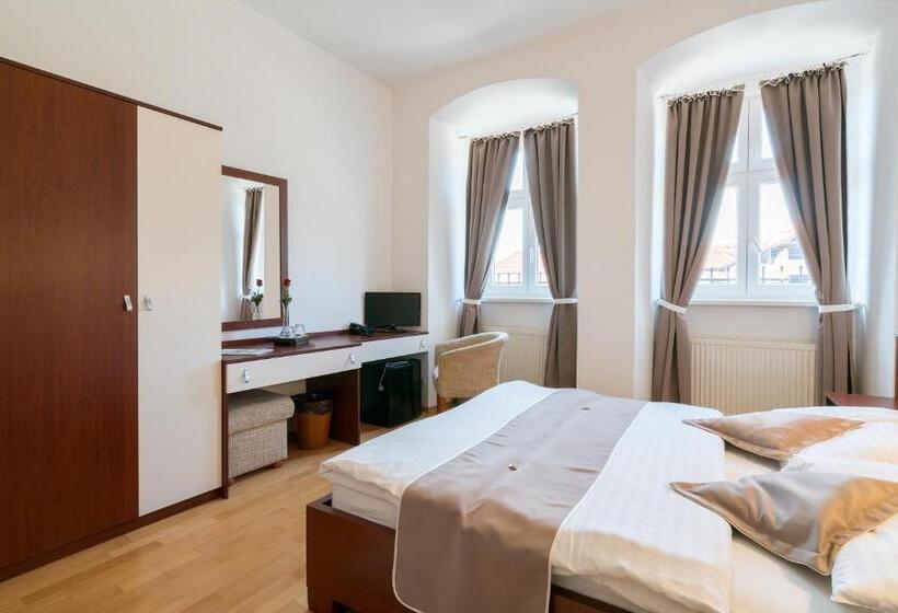 标准三人间, Kúria Beckov Penzión