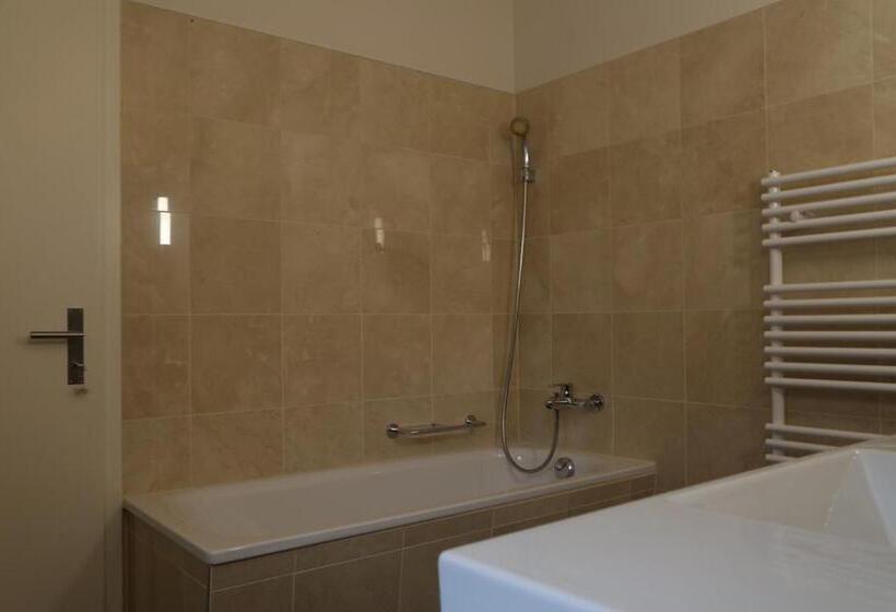 חדר דחוקס עם מיטת קינג, Lakeview Bei Interlaken