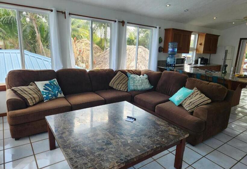 آپارتمان 3 خوابه با چشمانداز دریا, Maya Beach