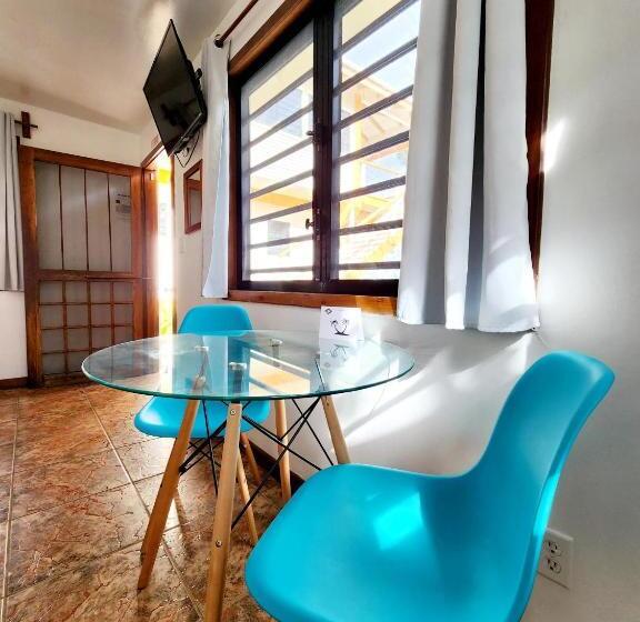 استودیو استاندارد با چشمانداز استخر, Maya Beach