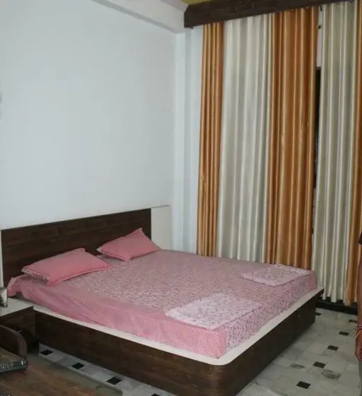 Camera Deluxe, Narayan Palace