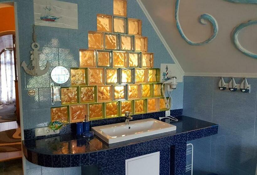 デラックスルーム, панівецька садиба